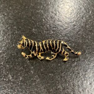 Costume jewelry Gold and Black Tiger Brooch